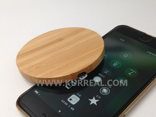 Environmental Customized Round Bora Wooden Wireless Charging Pads For Smartphone